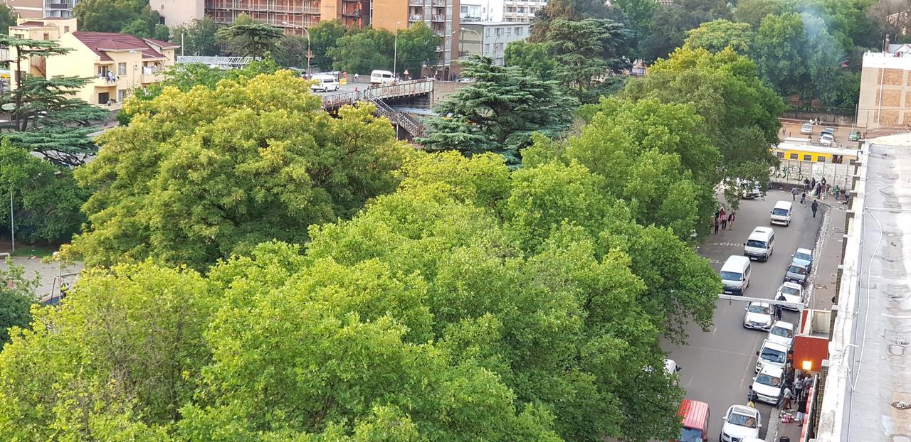 Brownstone Backpackers Bed & Breakfast Johannesburg Dış mekan fotoğraf